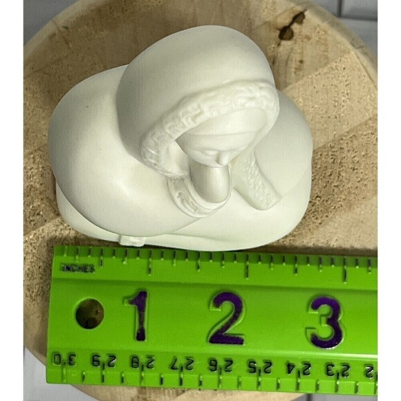 Porcelain Virgin Mary Mother Of Jesus Praying 4.5” Tall Signed - Picture 15 of 16